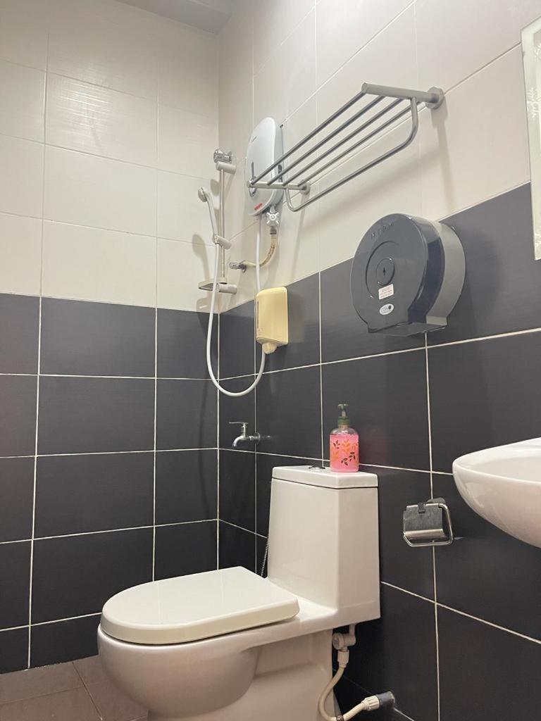 Ze Xiang - Desa Jaya Ikea Self Check In Hotel Johor Bahru